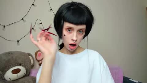 Snapshot of flowerofsin2001 chatting on October 2025 04:05:01 PM Flower online show from October 2025 04:05:01 PM