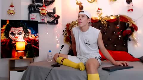 Snapshot of flowers109 chatting on December 2024 09:45:02 PM flowers109 online show from December 2024 09:45:02 PM