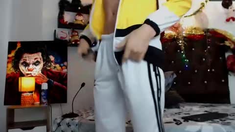 Snapshot of flowers109 chatting on December 2024 09:47:02 PM flowers109 online show from December 2024 09:47:02 PM