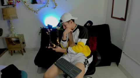 Snapshot of flowers109 chatting on December 2024 04:26:01 AM flowers109 online show from December 2024 04:26:01 AM