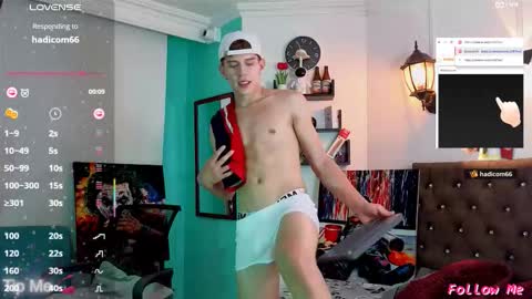 Snapshot of flowers109 chatting on November 2025 11:16:02 PM flowers109 online show from November 2025 11:16:02 PM