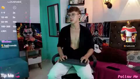 Snapshot of flowers109 chatting on November 2025 10:30:02 PM flowers109 online show from November 2025 10:30:02 PM