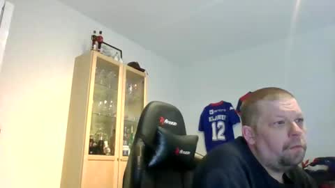 fluffy_espen online show from March 2026 06:24:02 AM