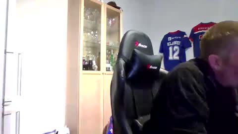 fluffy_espen online show from April 2026 02:00:01 PM