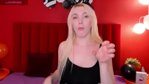 Monica online show from October 2025 01:06:02 AM