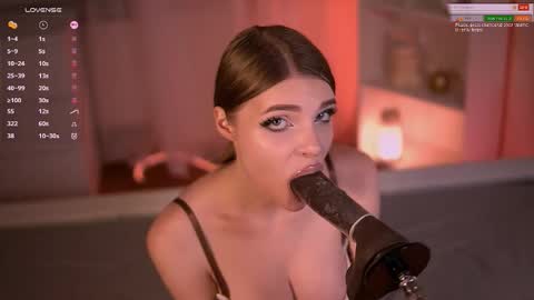 Snapshot of fluffyellie chatting on October 2025 04:20:02 PM ask me online show from October 2025 04:20:02 PM