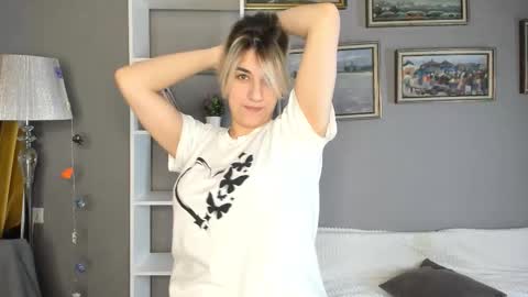 Snapshot of foamcascade chatting on December 2025 05:23:01 AM Ellie online show from December 2025 05:23:01 AM