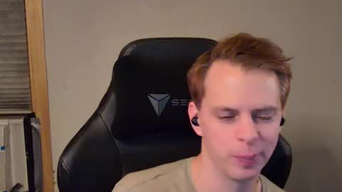 Snapshot of forever_broken chatting on January 2025 04:25:02 AM forever_broken online show from January 2025 04:25:02 AM