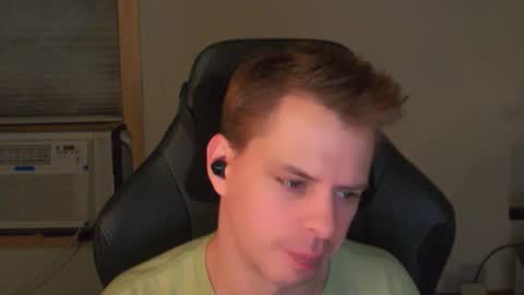 Snapshot of forever_broken chatting on December 2025 06:00:01 AM forever_broken online show from December 2025 06:00:01 AM