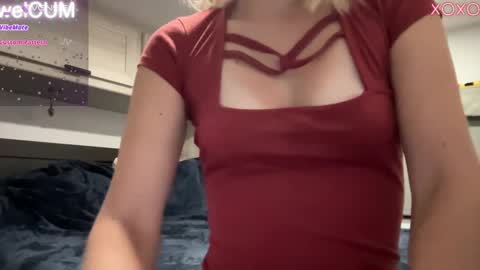 Snapshot of foreverkinkyy chatting on December 2024 01:52:02 AM Elaine online show from December 2024 01:52:02 AM