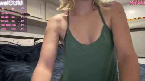 Snapshot of foreverkinkyy chatting on December 2024 01:32:01 AM Elaine online show from December 2024 01:32:01 AM