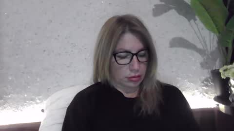 fox_red_lady7 online show from December 2024 08:05:01 PM