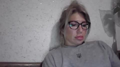 fox_red_lady7 online show from April 2026 07:36:01 PM