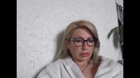 fox_red_lady7 online show from May 2026 08:44:01 AM