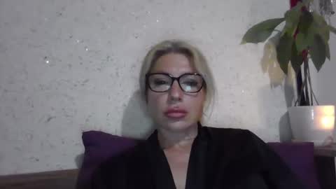 fox_red_lady7 online show from May 2026 09:20:01 PM