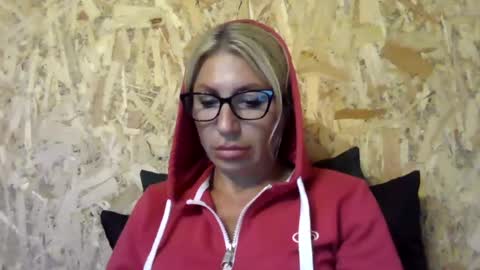 fox_red_lady7 online show from July 2026 04:42:02 PM