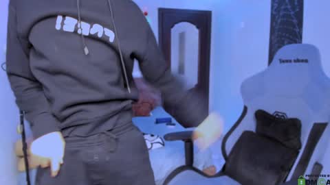 Snapshot of foxicfu chatting on January 2025 04:33:01 PM Foxicfu online show from January 2025 04:33:01 PM