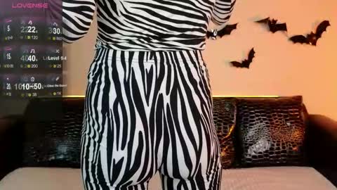 Snapshot of foxxy_girl_ chatting on November 2025 11:43:02 AM andice online show from November 2025 11:43:02 AM