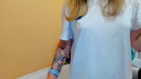 Foxy online show from October 2025 12:19:01 AM