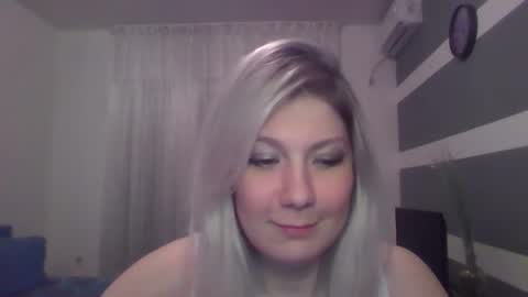 foxy_bright online show from March 2026 07:06:02 PM