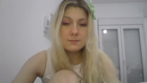 foxy_bright online show from March 2026 07:35:01 PM