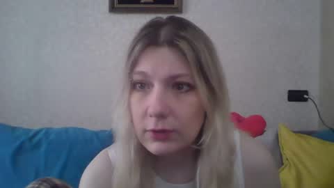 foxy_bright online show from April 2026 09:45:01 AM