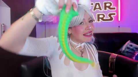 Miss Evans online show from February 2026 06:19:01 PM