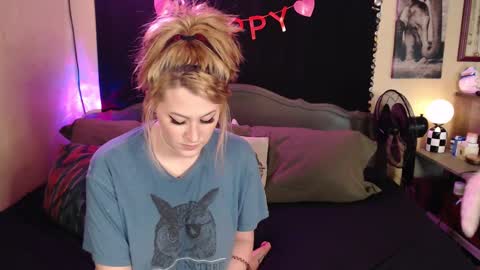 Snapshot of foxymalloryknoxy69 chatting on March 2025 08:02:02 AM Mallory Koxx online show from March 2025 08:02:02 AM