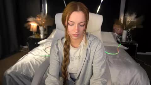 Maya online show from November 2025 09:02:02 PM