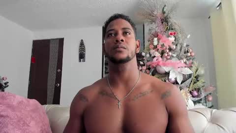 Snapshot of fraiderbrown chatting on December 2024 01:39:01 PM IM FRAIDER online show from December 2024 01:39:01 PM