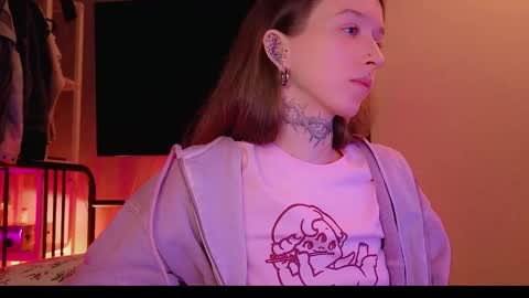 fran_bow online show from April 2026 07:41:01 PM