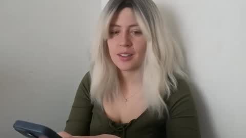 Snapshot of francescaasmith chatting on September 2025 07:15:02 PM Francesca online show from September 2025 07:15:02 PM