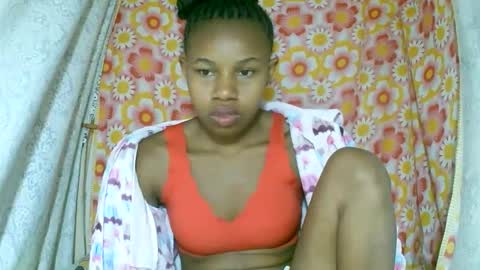 Snapshot of franciefrancie chatting on October 2025 02:01:02 PM francilla online show from October 2025 02:01:02 PM