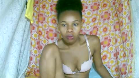 Snapshot of franciefrancie chatting on November 2025 03:02:01 PM francilla online show from November 2025 03:02:01 PM