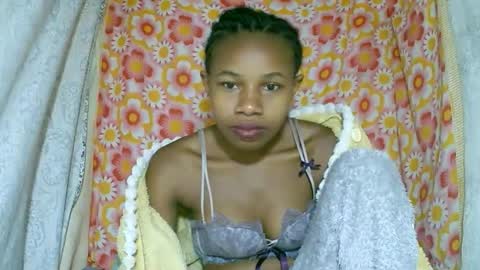 Snapshot of franciefrancie chatting on November 2025 05:06:01 AM francilla online show from November 2025 05:06:01 AM