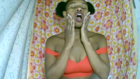 Snapshot of franciefrancie chatting on November 2025 08:35:02 AM francilla online show from November 2025 08:35:02 AM