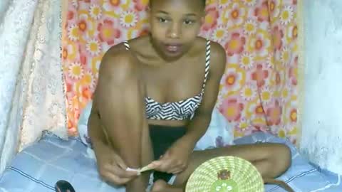 Snapshot of franciefrancie chatting on November 2025 06:24:02 AM francilla online show from November 2025 06:24:02 AM