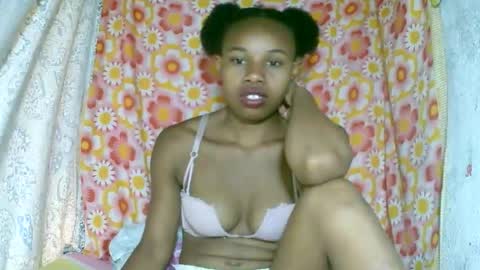 Snapshot of franciefrancie chatting on November 2025 06:18:02 AM francilla online show from November 2025 06:18:02 AM