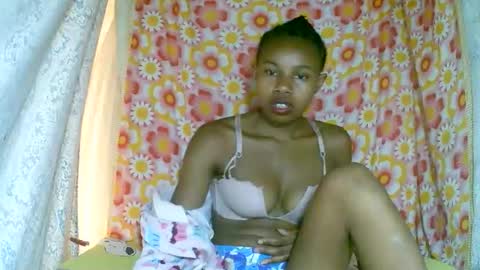 Snapshot of franciefrancie chatting on November 2025 06:24:02 AM francilla online show from November 2025 06:24:02 AM