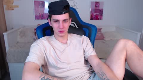 Frank online show from December 2024 03:06:01 AM