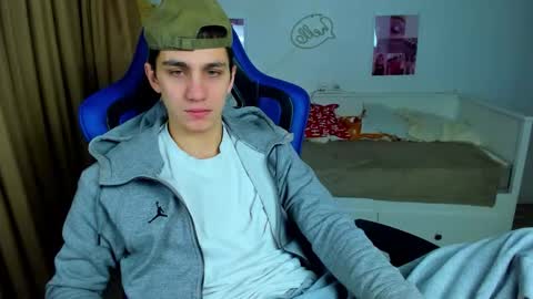 Frank online show from December 2025 04:29:02 AM