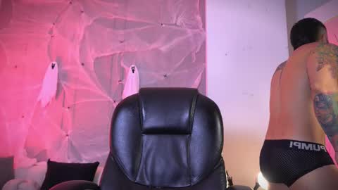 Frank Farrell. Hey remember to give me a thumbs up Ty online show from November 2025 04:15:02 AM