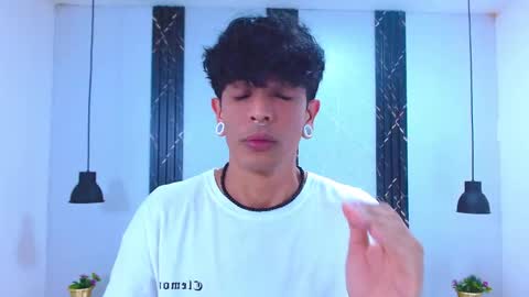 Snapshot of franvill_trato chatting on November 2025 07:12:01 PM Franvill trato online show from November 2025 07:12:01 PM