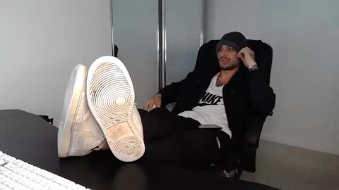 Snapshot of fraser_guilen chatting on February 2025 03:00:02 AM Fraser online show from February 2025 03:00:02 AM