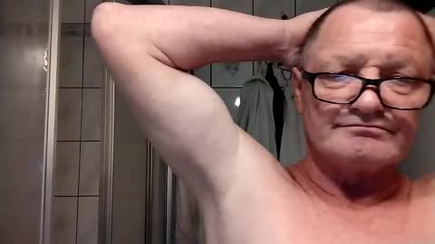 Snapshot of frauenfeind1 chatting on March 2025 10:17:01 AM Wolfi online show from March 2025 10:17:01 AM