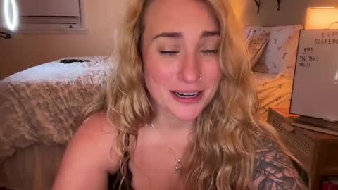 Snapshot of frayfitz chatting on March 2026 05:08:02 AM Fray online show from March 2026 05:08:02 AM