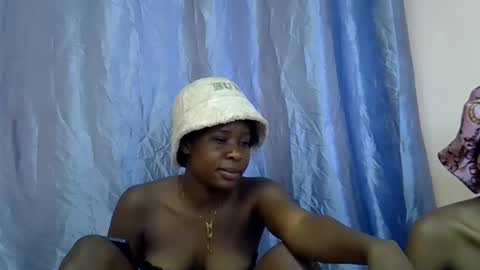 kiki online show from November 2025 07:05:02 PM