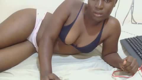 Snapshot of freaky_hearts chatting on December 2025 03:30:02 PM ellina online show from December 2025 03:30:02 PM