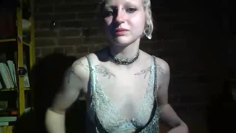 Snapshot of fred_reid chatting on April 2026 04:10:02 AM Lily Red online show from April 2026 04:10:02 AM