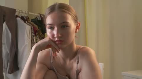 Amy online show from September 2025 04:34:02 AM